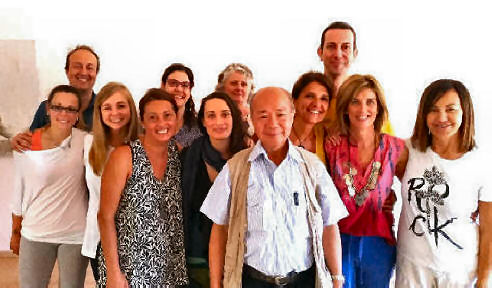 studenti on zon su school con il maestro Ming al corso di riflessologia plantare